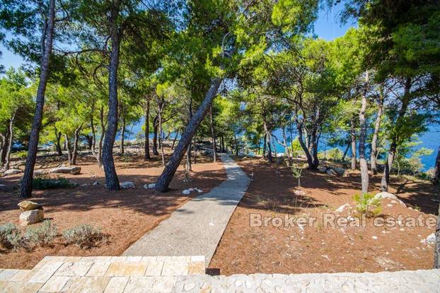 Sami na otoku blizu Kornata: Imanje s kamenom kućom se prodaje za 3,5 milijuna eura...