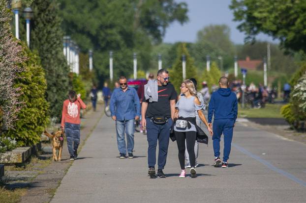 Nakon kišovitog jutra građani dočekali sunčano vrijeme za šetnju