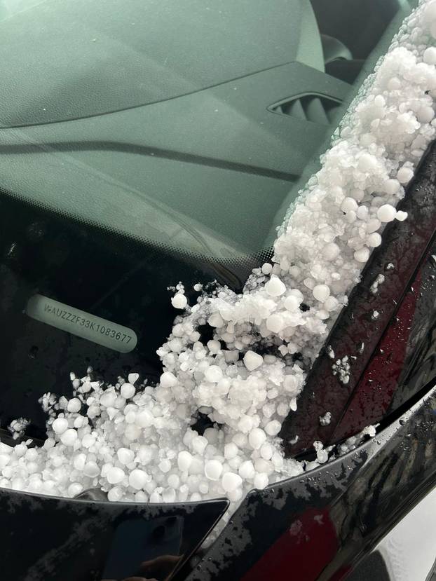 FOTO Ludo vrijeme u Hrvatskoj: Na sjeveru oluja s tučom, jug se kupa, osvanula  je i duga...