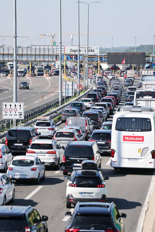 Zagreb: Gužve prema Jadranu, kolone vozila protežu se kilometrima