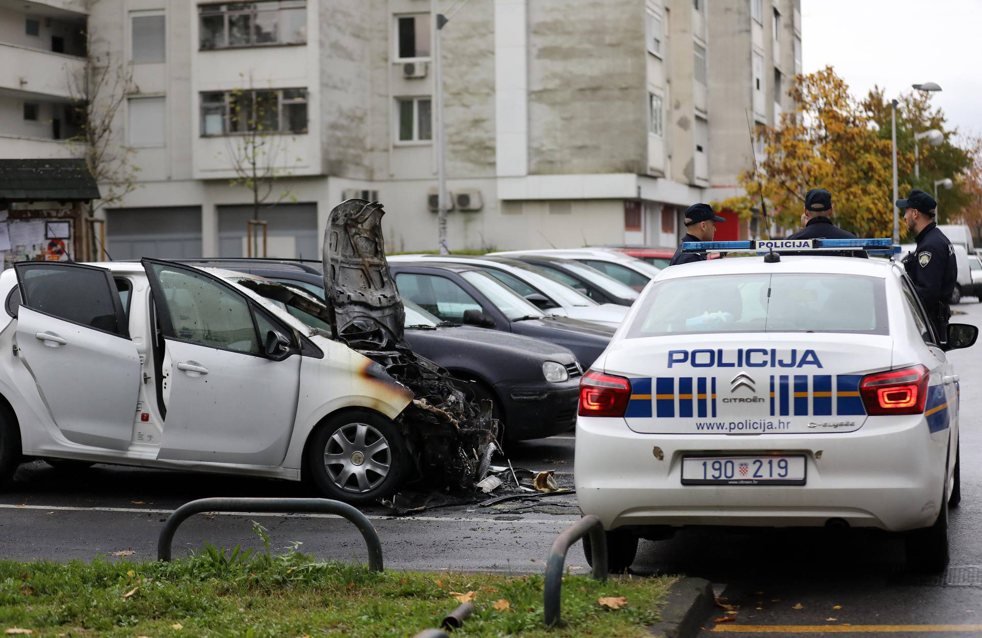 Zagreb. Automobil u Gajnicama se zapalio pa dva puta eksplodirao