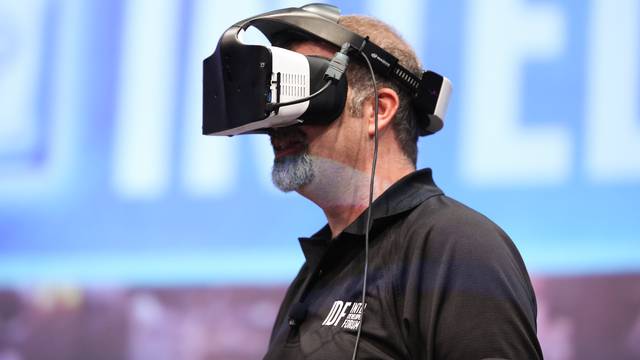 Ne treba ni žice: Intel pomiče granice virtualne stvarnosti