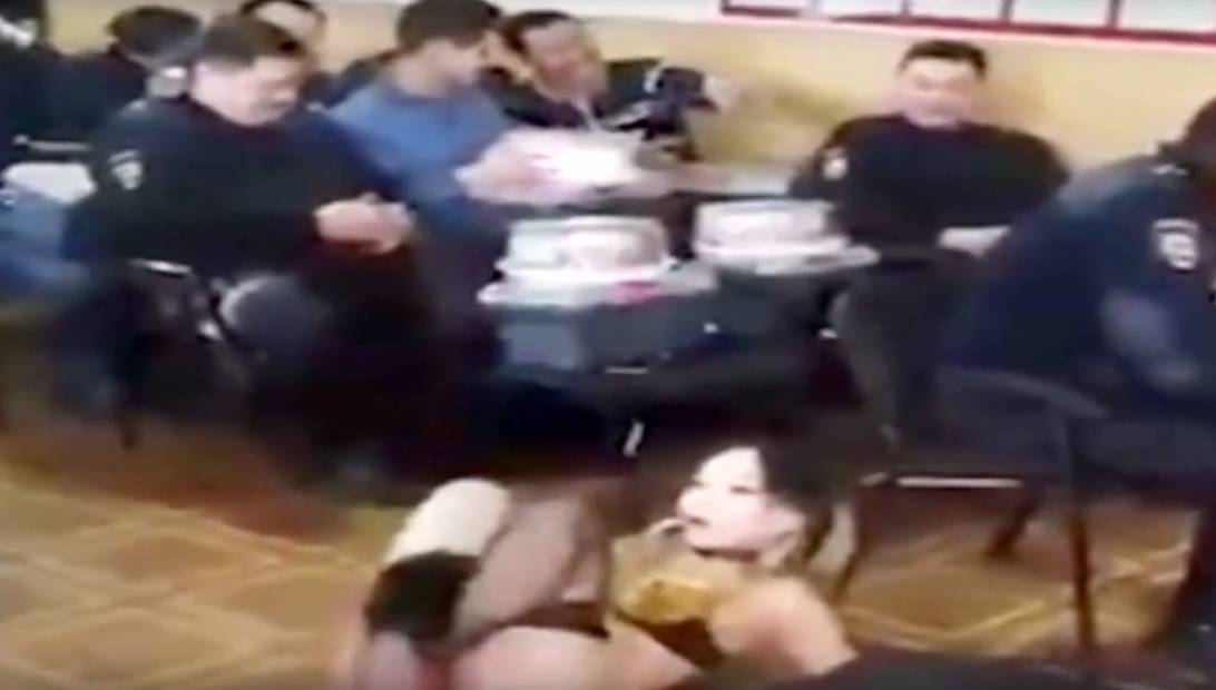 Zapovjednica policije kolegama pozvala plesačicu i dobila otkaz