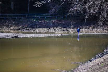 FOTO Ovako izgleda jezero kod dvorca Trakošćan: Obilna kiša ga napunila pa su stali radovi