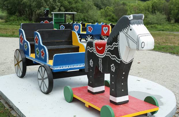 Tuhelj: Open first park of traditional toys