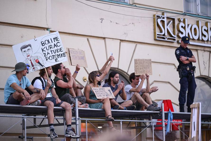 Tisuće prosvjednika preplavile središte Zagreba zbog otpada u Lici