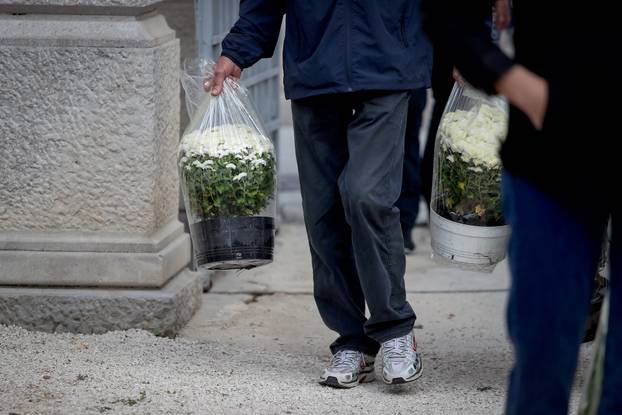 Zadar: Građani uređuju grobove uoči blagdana Svih svetih i Dušnog dana