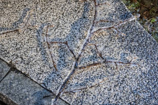 U Kninu je počela padati ledena kiša