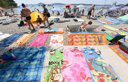 Rezervirate li ručnicima najbolja mjesta u hladu na plažama?
