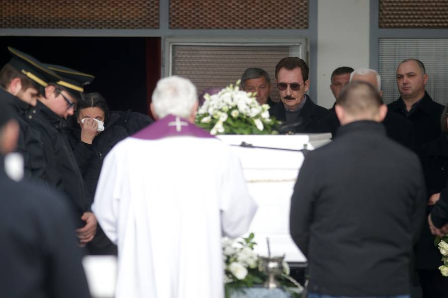 Pokopali  Jasminu Dominić uz pjesmu 'Ima jedna duga cesta'