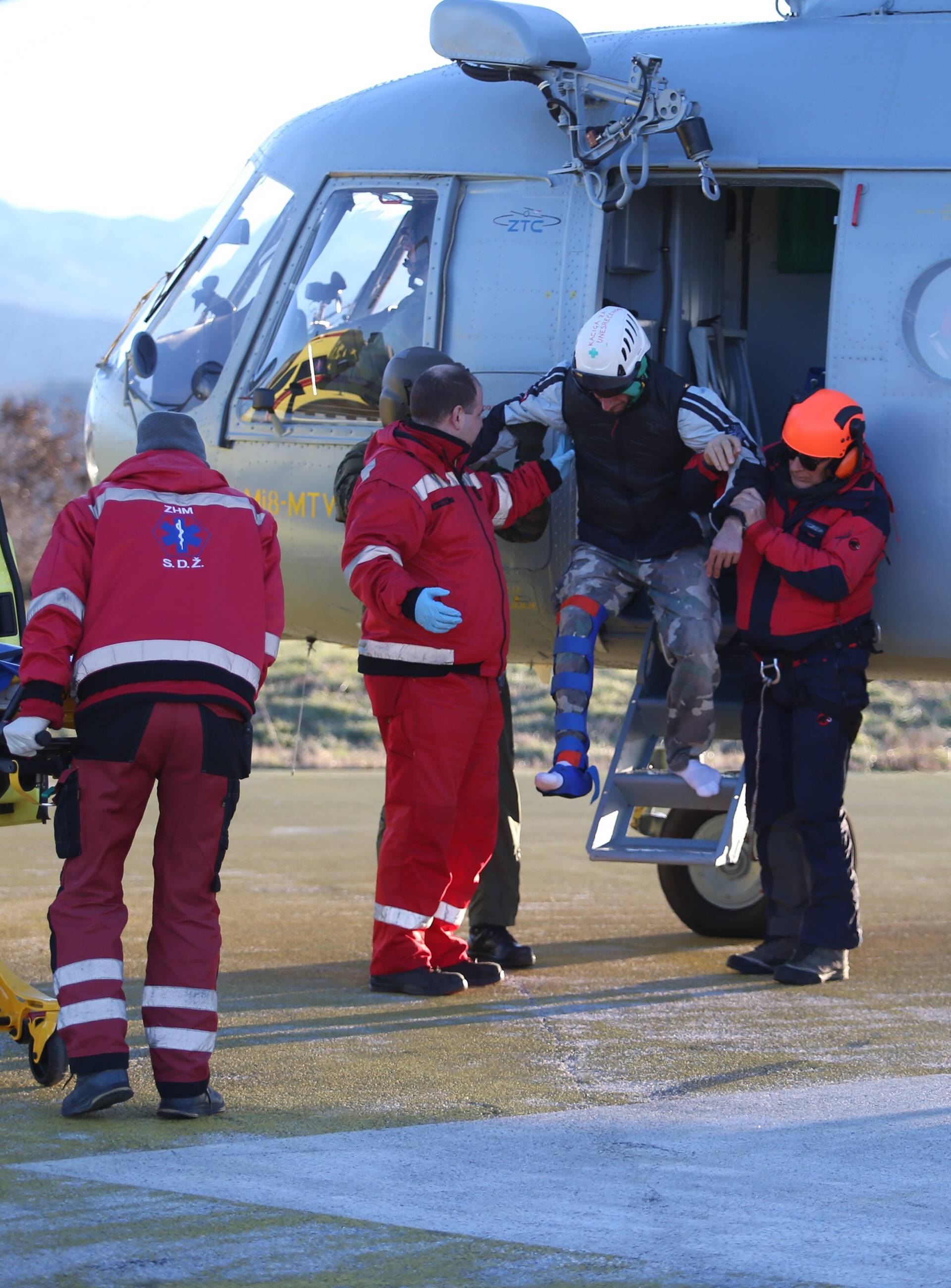 HGSS je vojnim helikopterom spašavao planinare s Mosora