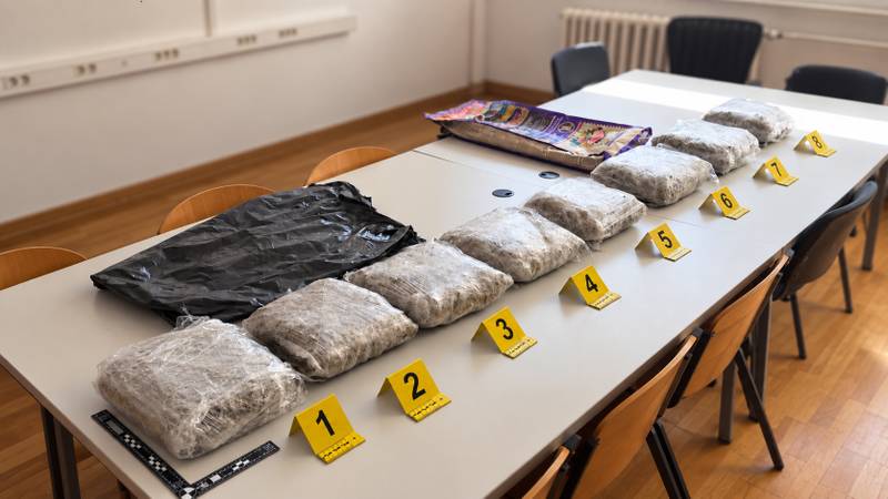 Policija kod Vrgorca zaustavila par: u autu pronašla osam kilograma marihuane