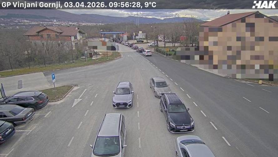 FOTO Na granicama višesatne kolone uoči uskrsnog vikenda