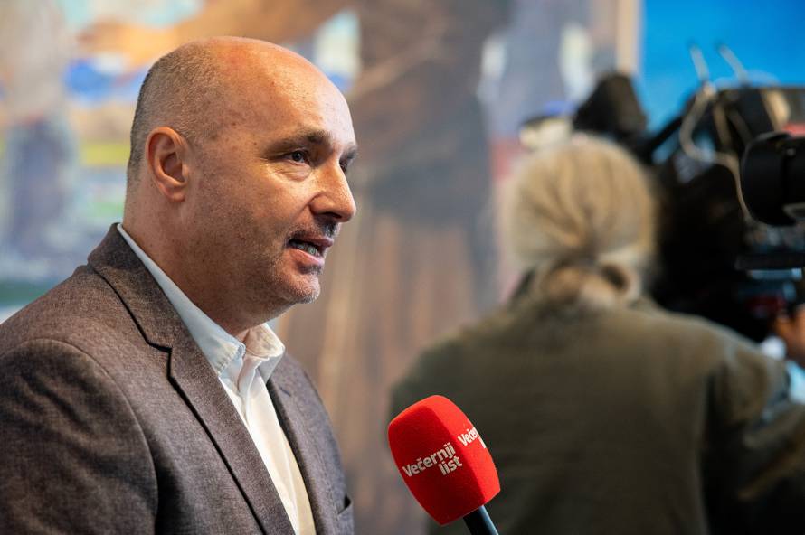 Zagreb: Otvorenje izložbe Tomislava Buntaka na kojoj predstavlja oltarni poliptih izrađen za crkvu sv. Antuna Padovanskog