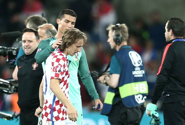 Lens: Ronaldo tje&scaron;io Luku Modri?a nakon poraza