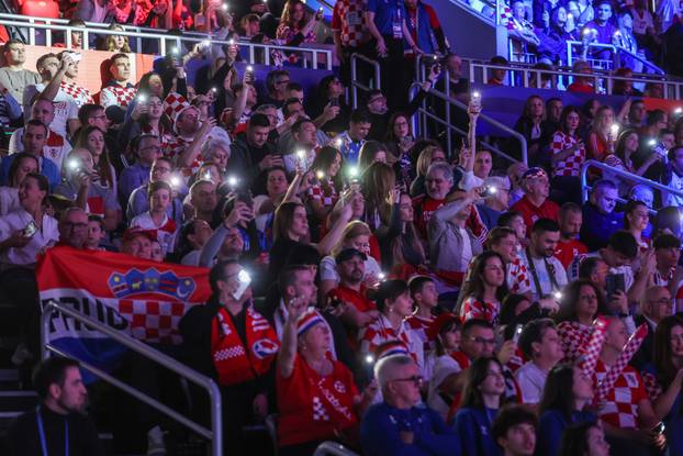 Zagreb: Navijači na susretu Hrvatske i Slovenije na IHF Svjetskom rukometnom prvenstvu 2025.