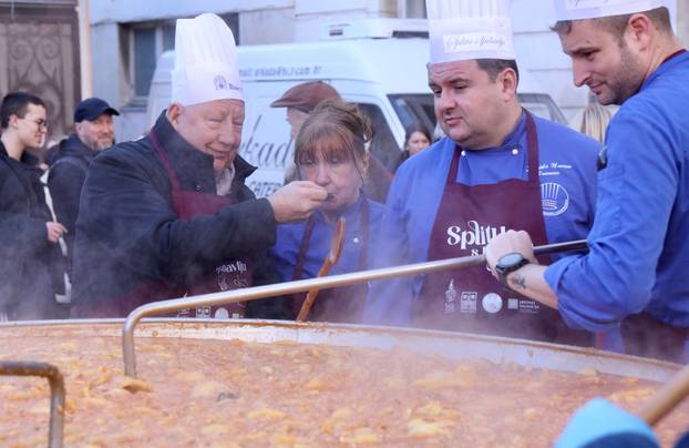 U Splitu građanima podijeljeno pet tisuća porcija bakalara i fritula