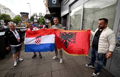 Otac dinamovca Hoxhe pozirao s hrvatskom zastavom: Možda priredimo senzaciju i slavimo...