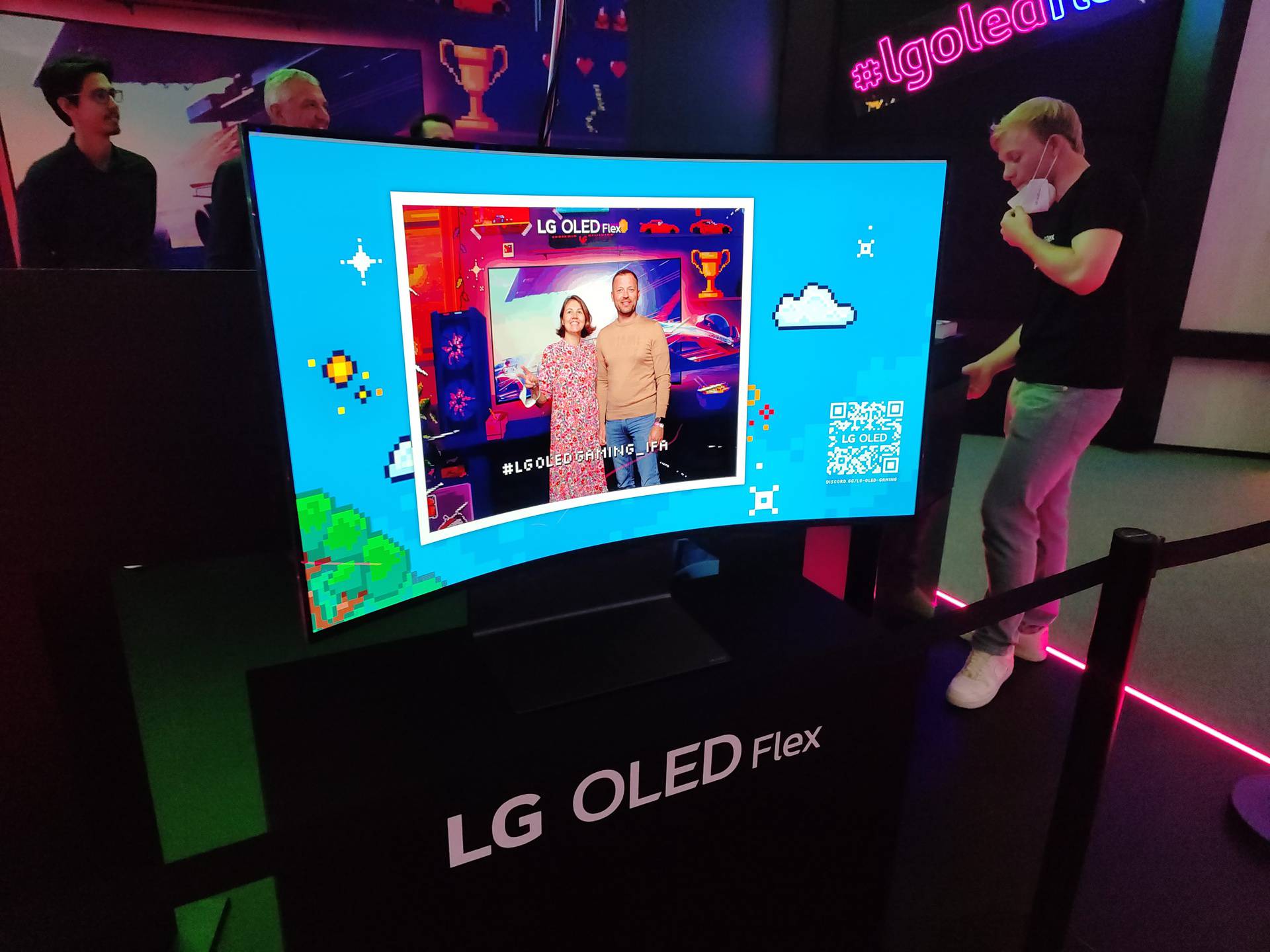 VIDEO Televizor za fleksanje: Novi LG OLED Flex može se savijati prema vašim željama