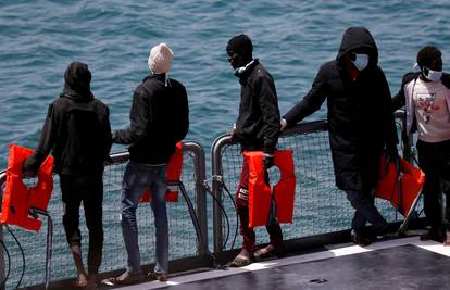 Osam migranata poginulo, 15 nestalih u vodama Tunisa