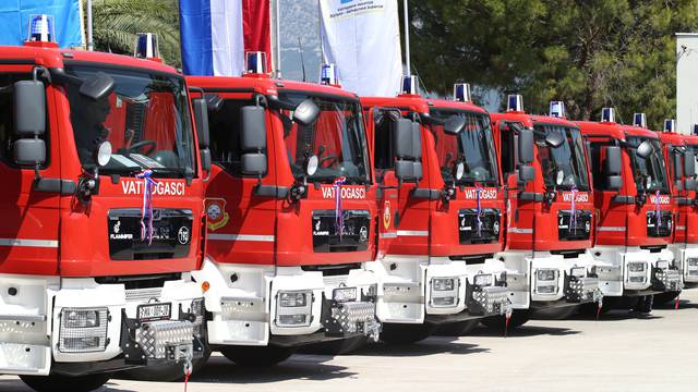 U JVP Split vatrogascima uručena nova vatrogasna vozila