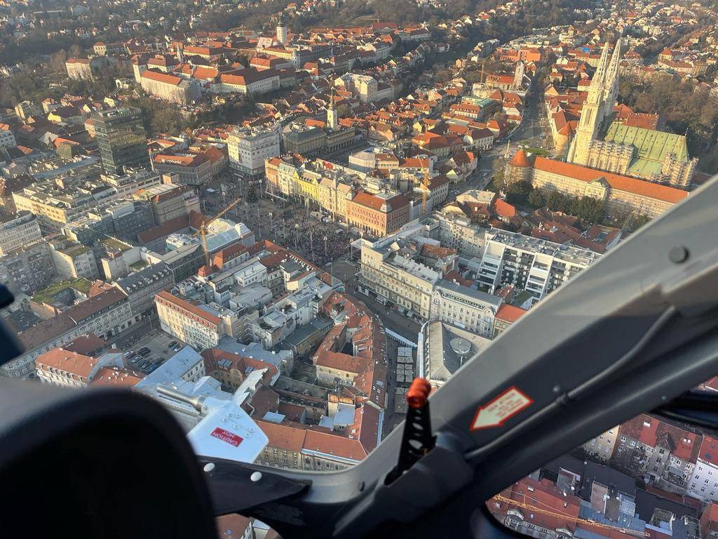 MUP podijelio atmosferu iz zraka, navijači čekaju Vatrene na Trgu bana Josipa Jelačića