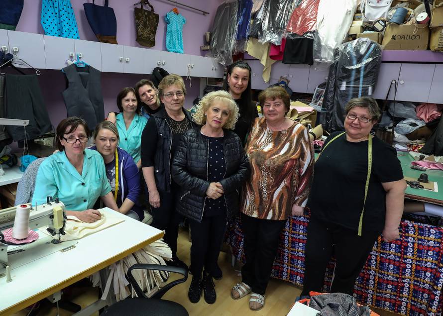 Bivše radnice Kamenskog: Šiju novo, krpaju staro i prodaju...