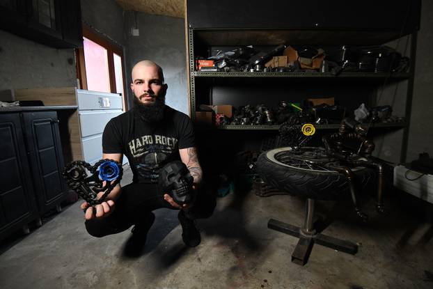 Karlo iz Koprivnice izrađuje zanimljive ukrase i skulpture od dijelova automobila i motora
