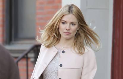 Sienna Miller tijekom vikenda je u Londonu rodila prvo dijete