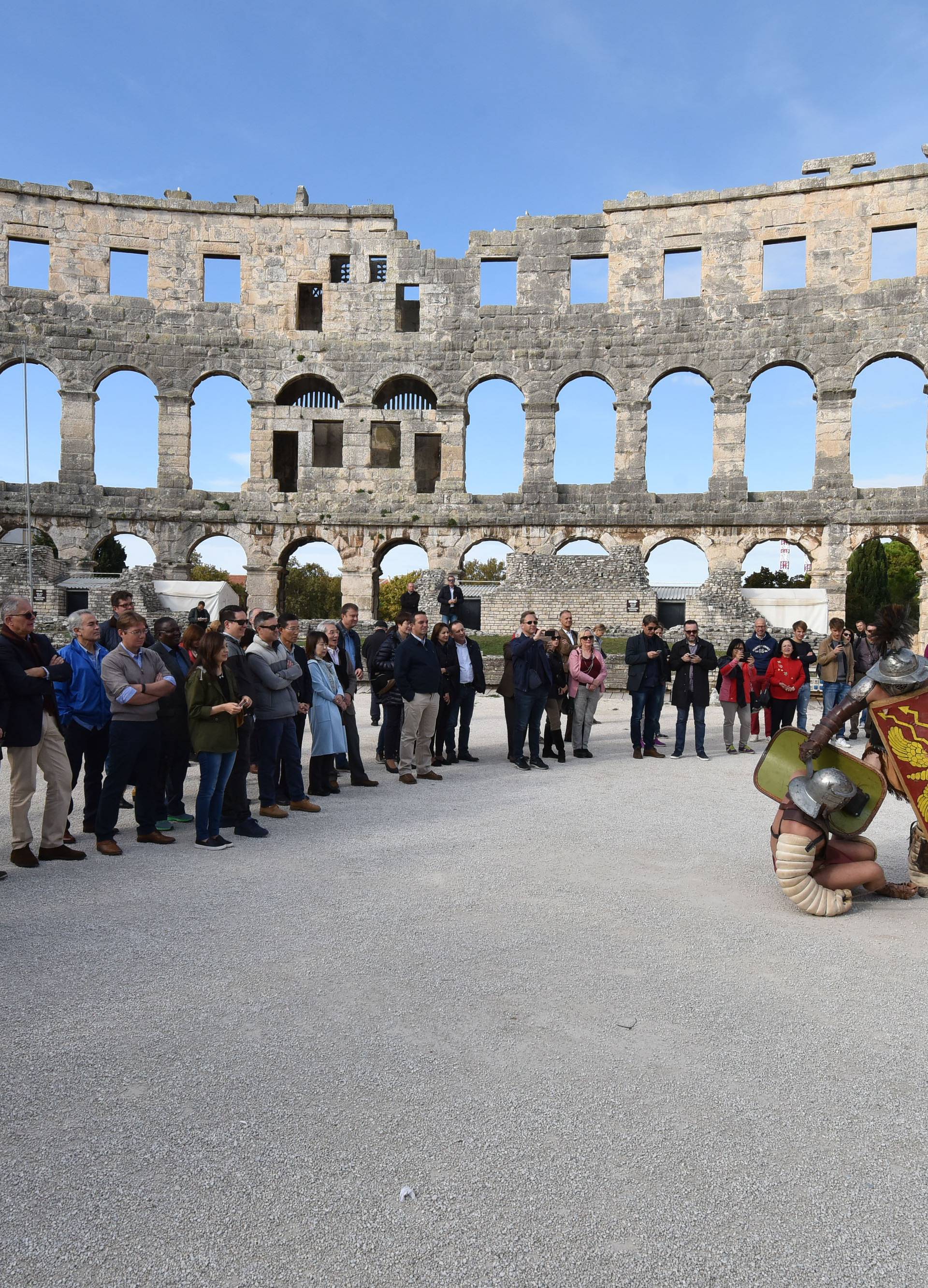 Gladijatori su opet u Areni, ali sada se bore s diplomatima