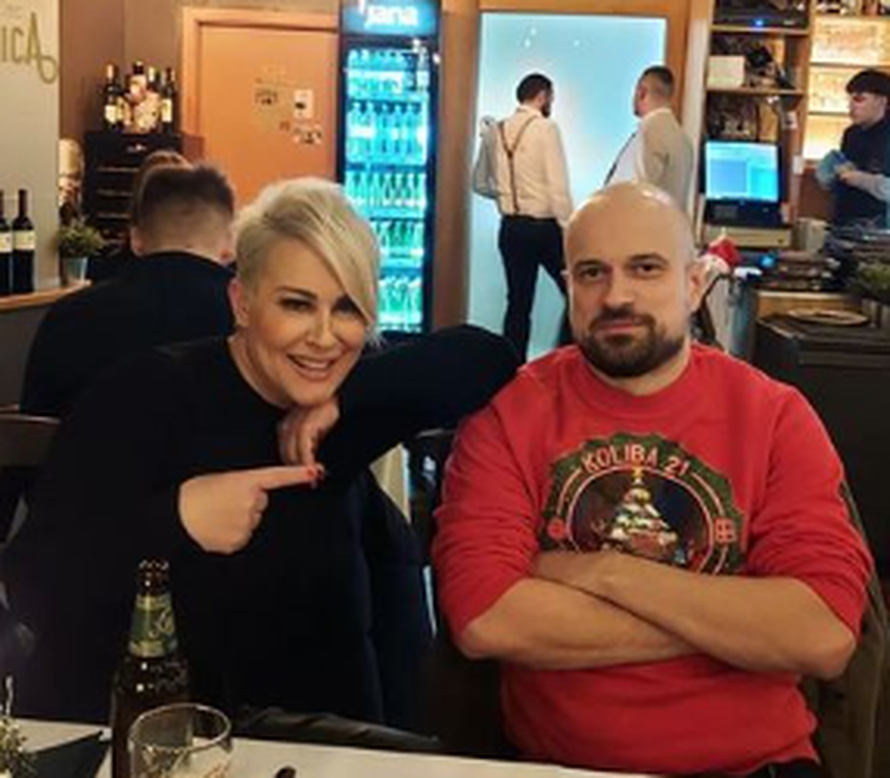 Prije koncerta u Puli za doček Nove 2024., Indira Levak i Vojko V uživali zajedno u restoranu
