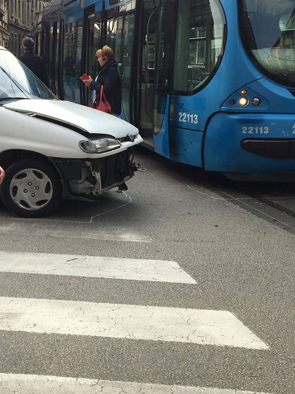 Sudarili se automobil i tramvaj: 'Prednji dio auta je smrskan...'