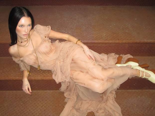 FOTO Ovo je nova cura Orlanda Blooma? Voli pokazivati grudi, svi kažu da liči na Katy Perry