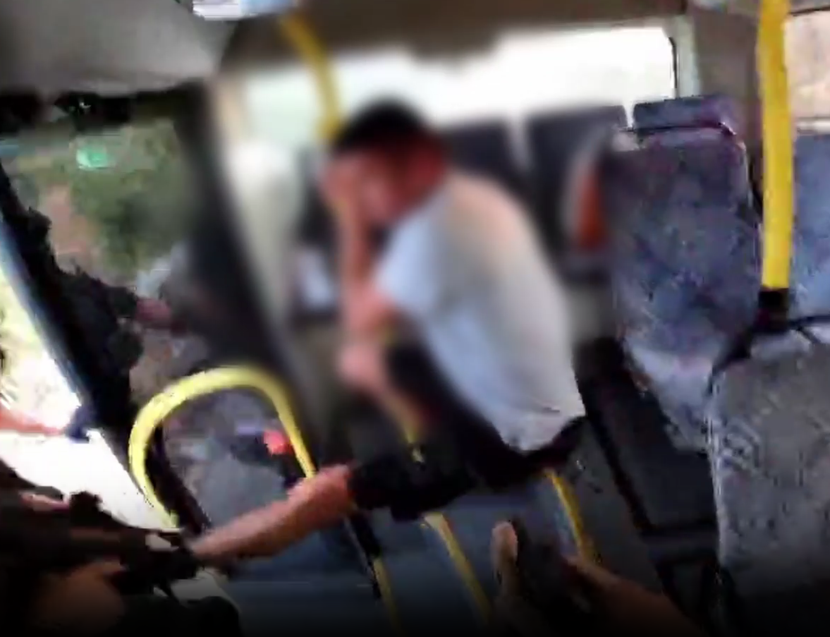 VIDEO Uhitili piromana koji je zapalio Seget! Pogledajte kako ga specijalci vade iz autobusa