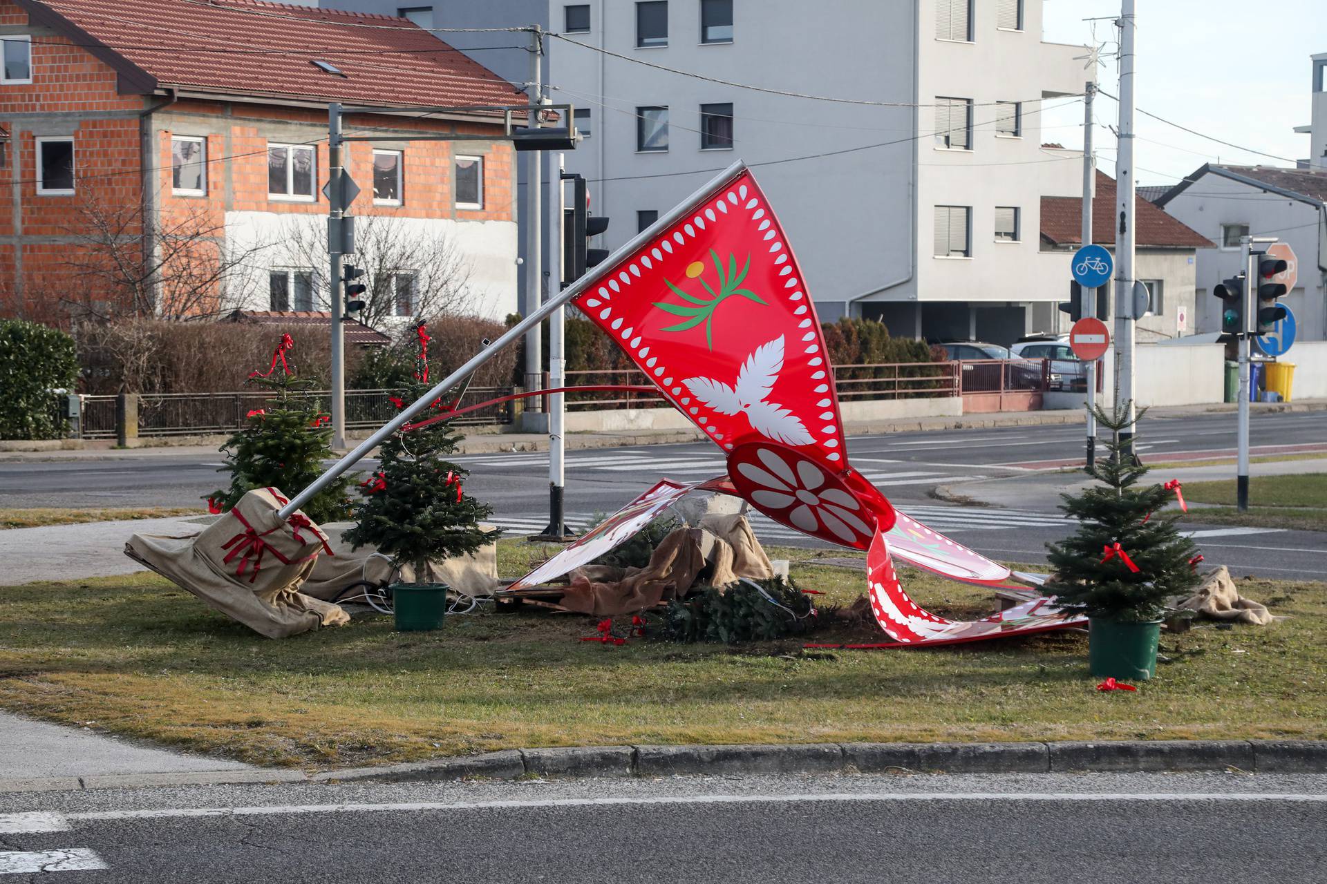 Velika Gorica: Automobilom pokosio božićni ukras - turopoljsku podgutnicu 