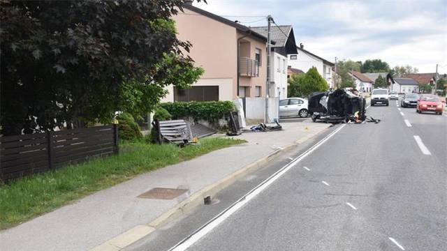 Pijani vozač (24) autom sletio s kolnika: Mladić (26) ima teške ozlijede, opasne su po život...