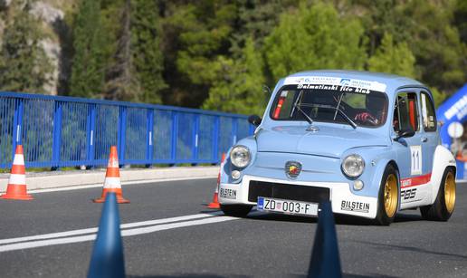 Najbrži Fićeki u Hrvatskoj su se okupili u Skradinu: Mini jurilice zauzele su prometnice kraj Krke