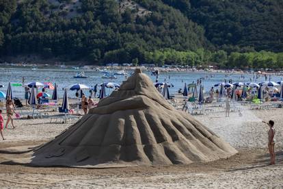 Završen je Festival skulptura u pijesku na Rajskoj plaži u Loparu na Rabu