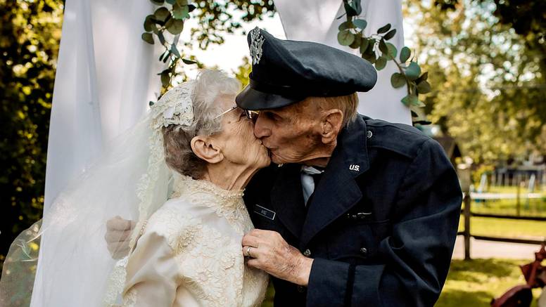 Vjenčali se prije 77 godina, ali zbog rata nisu imali svadbu. Sad su to odlučili nadoknaditi