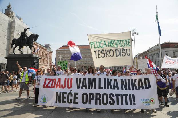 Glavni trg u Zagrebu prepun prosvjednika zbog opasnog otpada u Lici