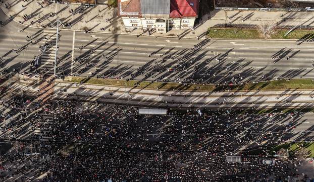 Sarajevo: Pogled iz zraka na okupljene u prosvjedu nakon stravične tramvajske nesreće