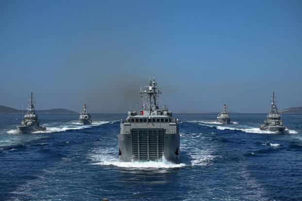 Split: Vježba Hrvatske ratne mornarice za vojni mimoplov