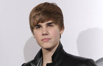 Justin Bieber 'pomeo' dodjelu Američkih glazbenih nagrada
