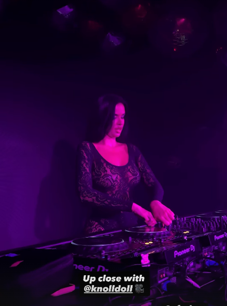 FOTO Ivana Knoll otkrila kako se provodi u Miamiju: U seksi odjeći jedva obuzdala obline