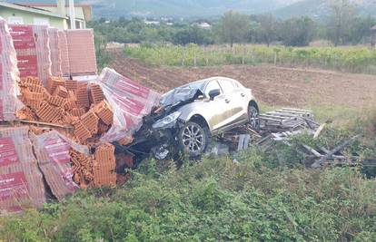 Užas na cesti smrti: Auto sletio van kolnika u Dicmu, četvero je u bolnici, jedan se bori za život