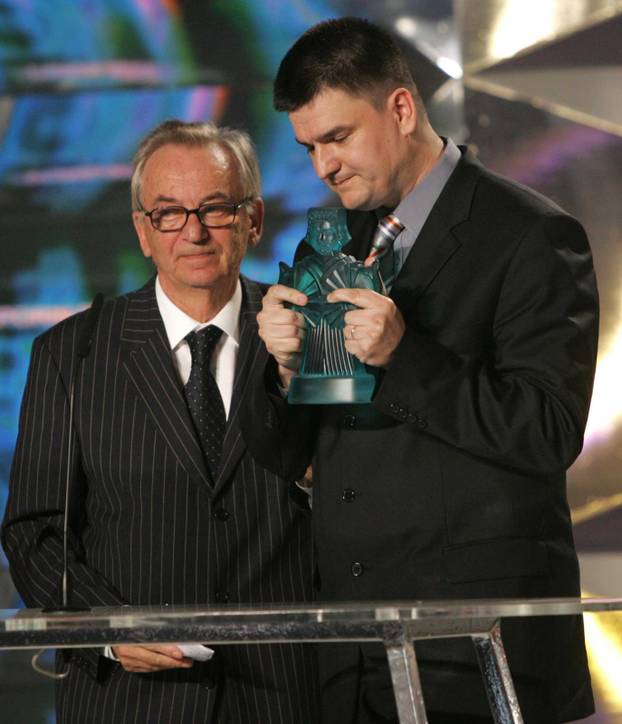 ARHIVA - Uz album godine Oliver nagrađen Porinom u još tri kategorije 2006. godine