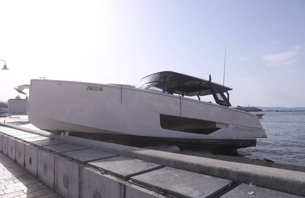 Split: Pomorska nesreća na Matejuški, gliser se nasukao u punoj brzini