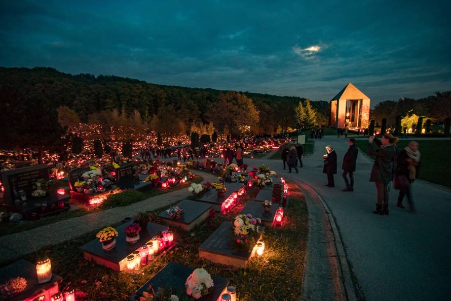 Dan je Svih svetih: Pogledajte fotografije s hrvatskih groblja