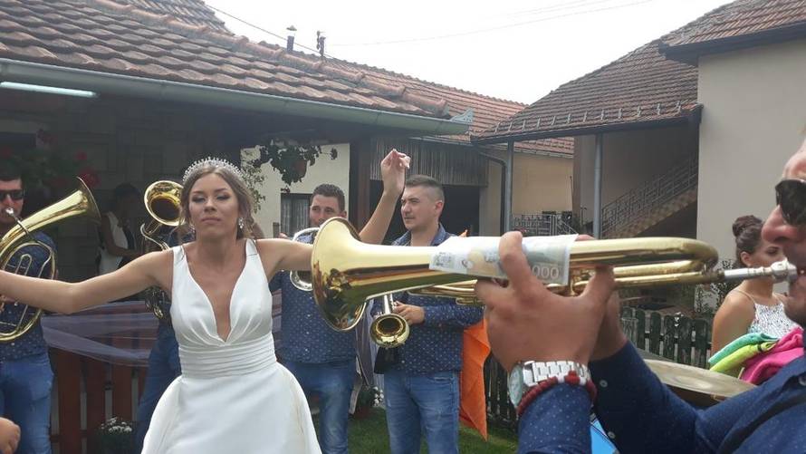 Grme trube: Milijana se udala za 53 godine starijeg Milojka