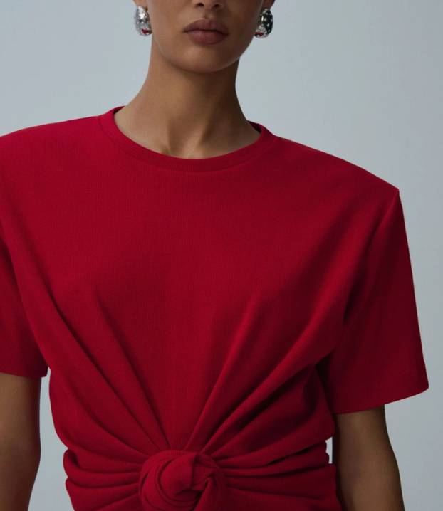 FOTO Nabrana majica poljskog brenda postala je hit - a sada ju imamo i u domaćoj verziji!